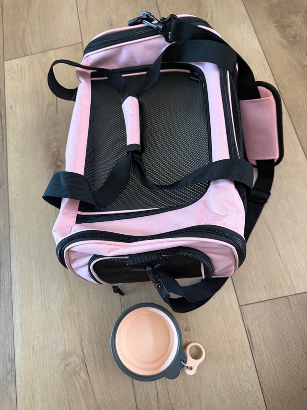 LIKE NEW! Pink Pet Carrier with Soft Liner + Detachable/Collapsible Bowl.